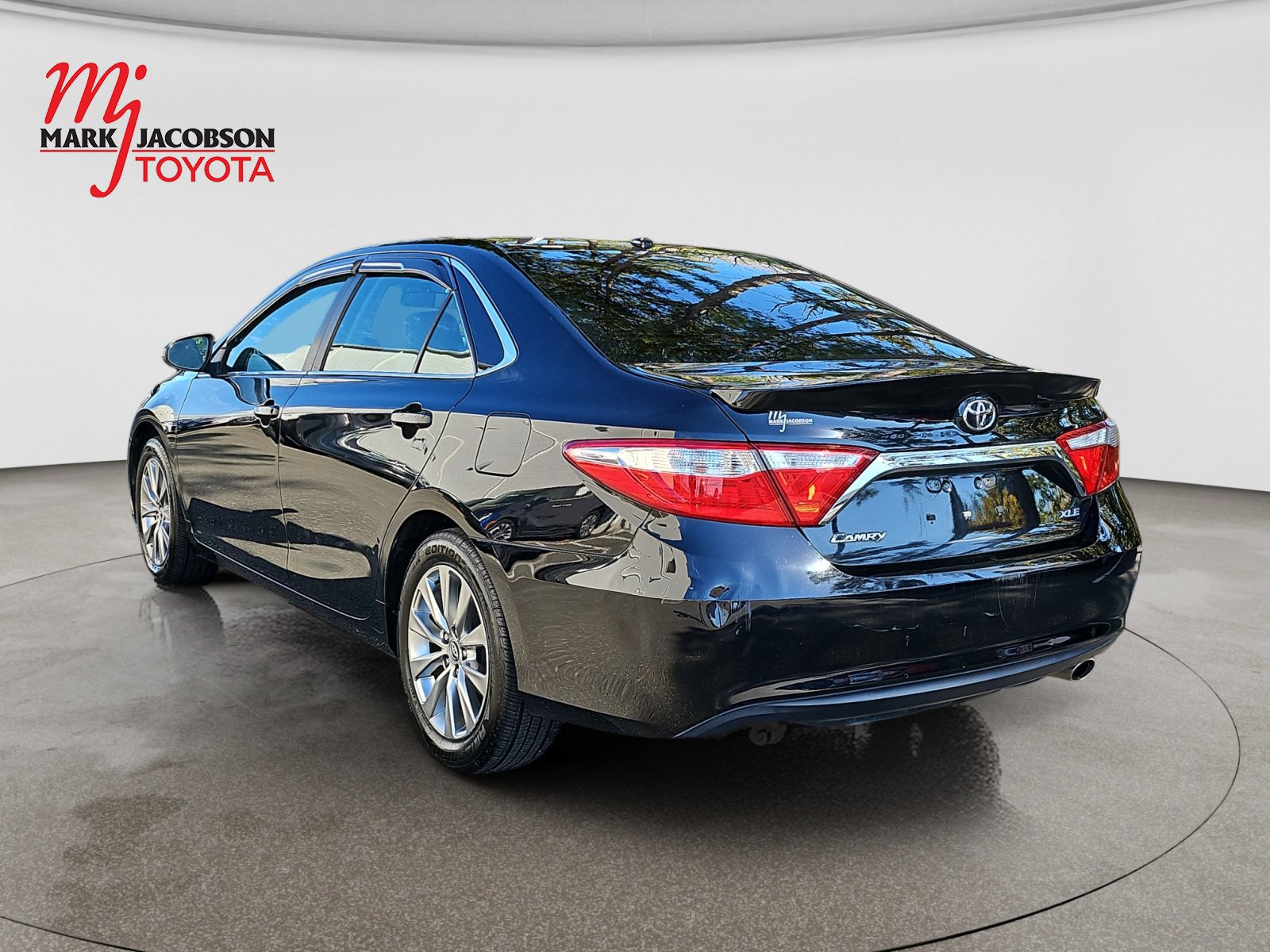 Used 2015 Toyota Camry XLE FWD image 12
