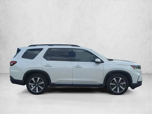 Used 2023 Honda Pilot Touring image 4