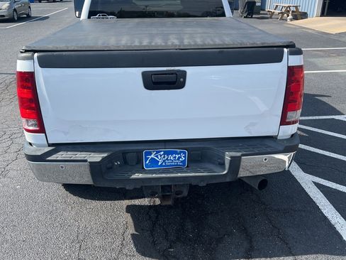 Used 2011 GMC Sierra 2500 SLT w/ SLT Convenience Package image 4