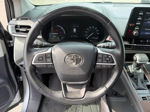 Used 2021 Toyota Sienna XLE FWD image 15