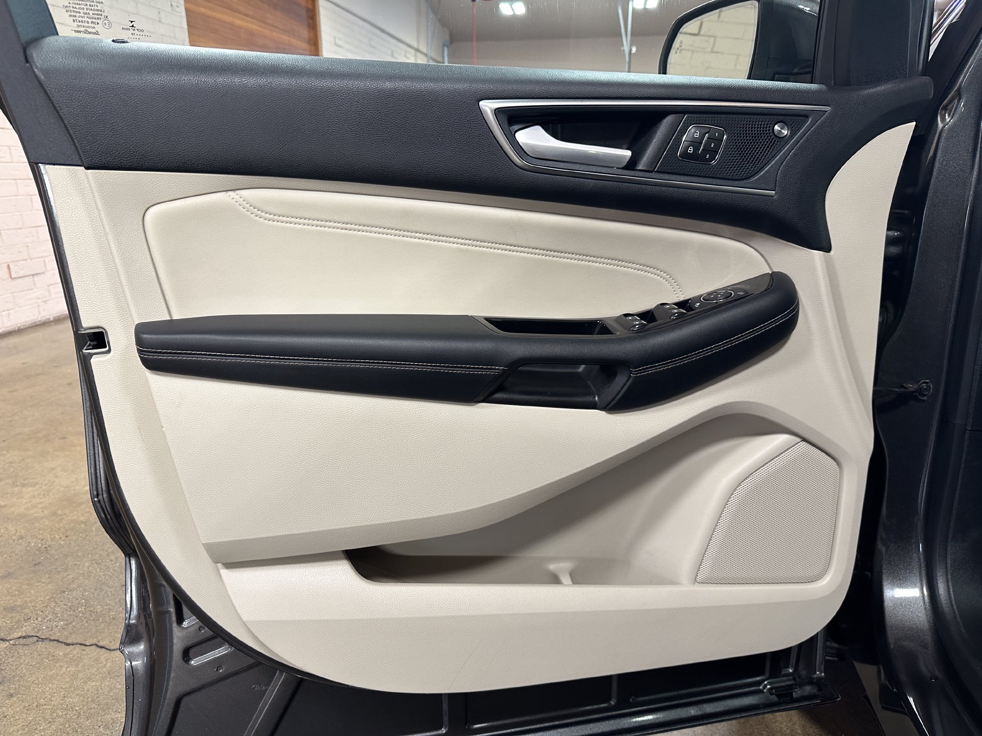 Used 2019 Ford Edge Titanium w/ Equipment Group 301A AWD/4WD image 22