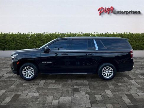 Used 2022 Chevrolet Suburban LT RWD image 3