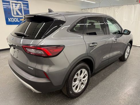 Used 2025 Ford Escape Active AWD/4WD image 2