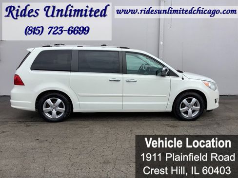 Used 2010 Volkswagen Routan SEL Premium FWD image 11