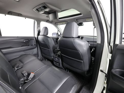 Used 2017 Honda Pilot Touring image 21