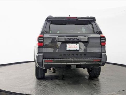 Used 2025 Toyota 4Runner SR5 AWD/4WD image 7
