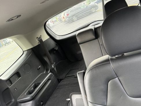 Used 2024 Kia Telluride EX w/ EX Captain's Chair Package AWD/4WD image 32