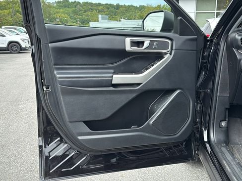 Used 2022 Ford Explorer XLT w/ Equipment Group 202A image 12