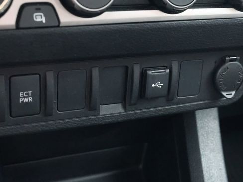 Used 2022 Toyota Tacoma SR AWD/4WD image 21