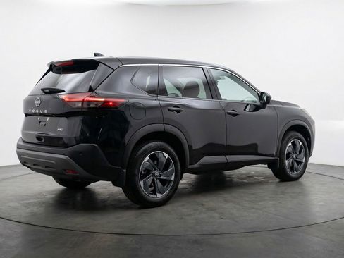 Used 2025 Nissan Rogue SV image 9