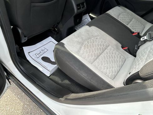 Used 2018 Chevrolet Equinox LT FWD image 9