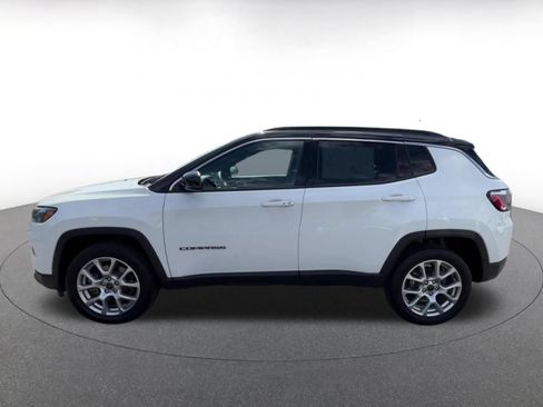 Used 2025 Jeep Compass Limited AWD/4WD image 9