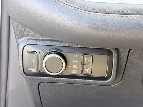 Used 2025 Ford Explorer Active RWD image 24