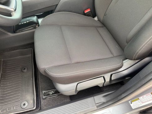 Used 2023 Nissan Rogue S image 12