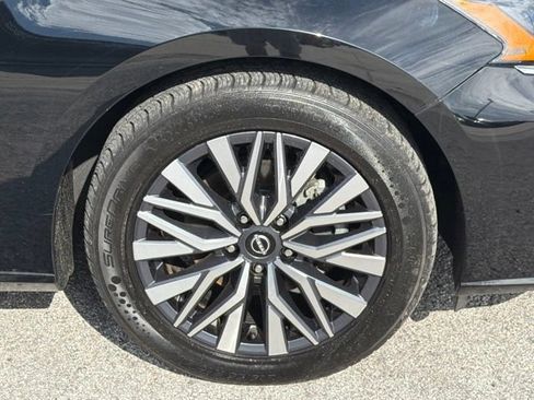 Used 2024 Nissan Altima 2.5 SV FWD image 9
