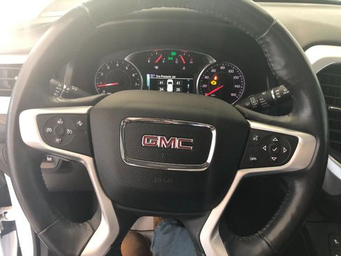 Used 2018 GMC Acadia SLT image 11