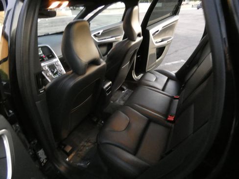 Used 2016 Volvo XC60 T6 Platinum image 39