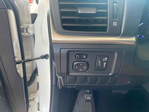 Used 2012 Lexus CT 200h Premium w/ Leather Pkg image 19