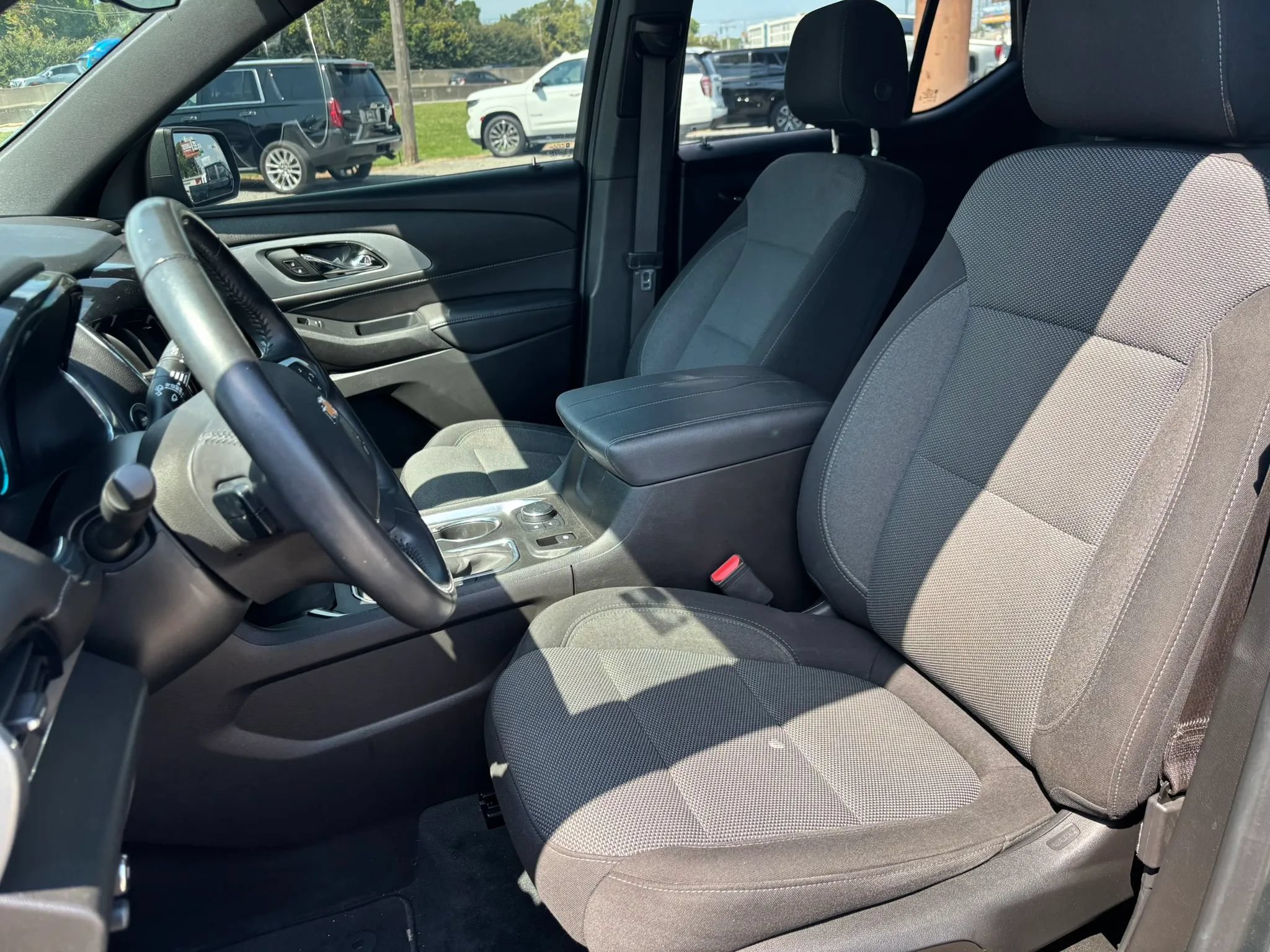 Used 2022 Chevrolet Traverse LT FWD image 12