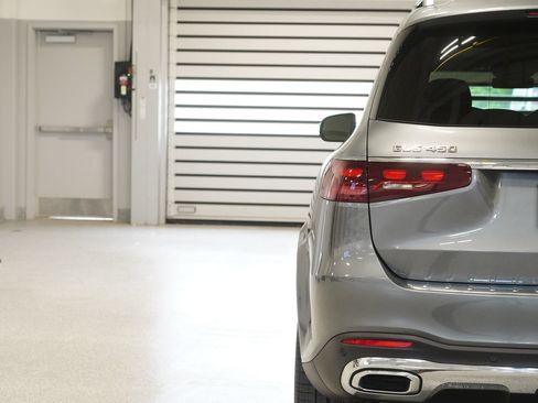 Used 2026 Mercedes-Benz GLS 450 4MATIC image 9