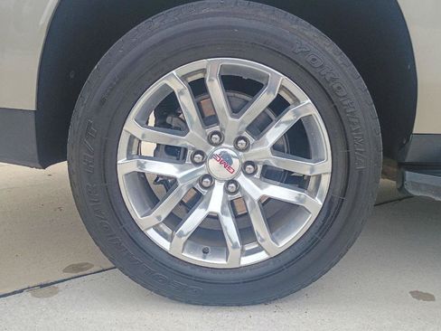 Used 2023 GMC Yukon XL SLT w/ LPO, Floor Liner Package RWD image 24