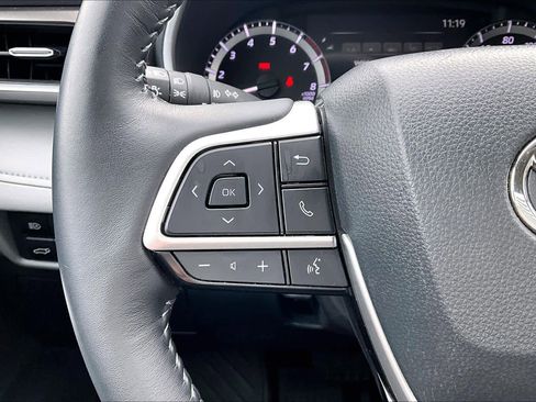 Used 2024 Toyota Highlander XLE image 23