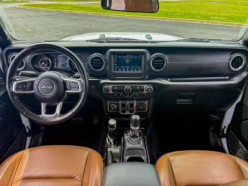 Used 2020 Jeep Wrangler Unlimited Sahara AWD/4WD image 2