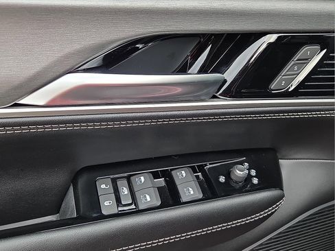New 2026 Jeep Grand Wagoneer L Limited w/ 8-Passenger Seating Package AWD/4WD image 14