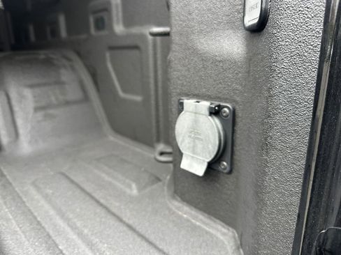 Used 2023 GMC Sierra 1500 SLT w/ SLT Premium Package image 21