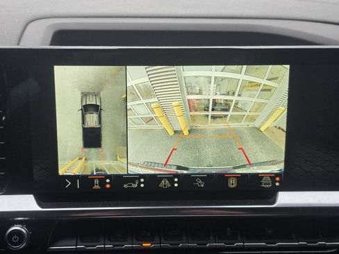 Used 2024 GMC Sierra 2500 SLT w/ SLT Convenience Package image 24