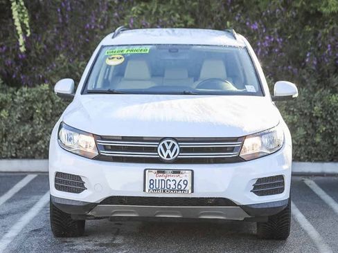Used 2017 Volkswagen Tiguan S image 2