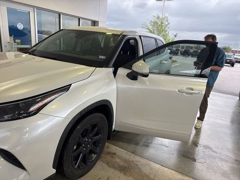 Used 2022 Toyota Highlander L image 5