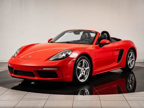 Used 2021 Porsche 718 Boxster RWD image 15