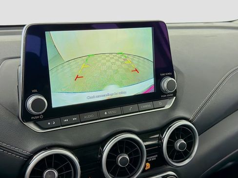 Used 2025 Nissan Sentra SV image 17