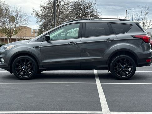 Used 2019 Ford Escape SE image 8