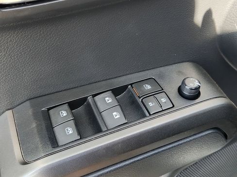 Used 2023 Toyota Tacoma SR image 9