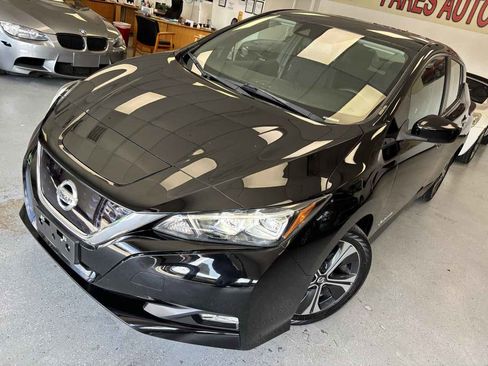 Used 2018 Nissan Leaf SV w/ SV Technology Package image 9