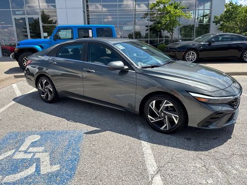Used 2024 Hyundai Elantra Limited FWD image 38