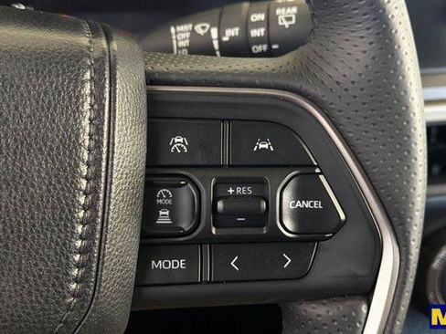 Used 2025 Toyota 4Runner SR5 AWD/4WD image 33