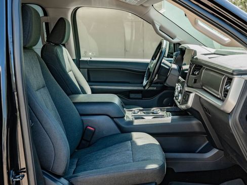 Used 2022 Ford Expedition XLT AWD/4WD image 24