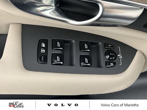 New 2025 Volvo XC90 B6 Core w/ Climate Package image 15