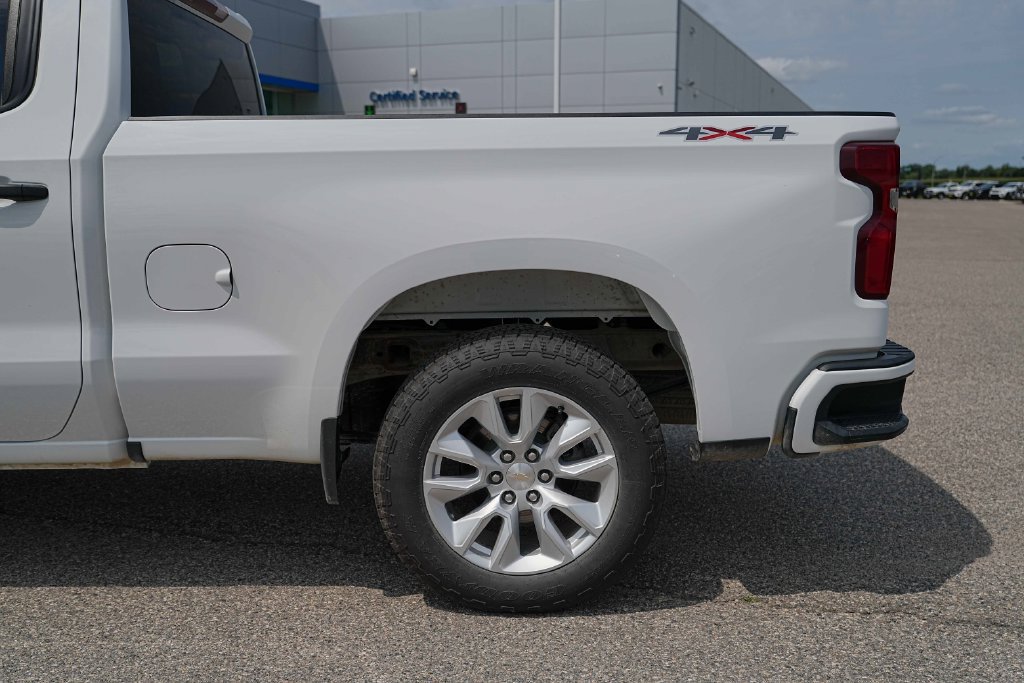 Used 2020 Chevrolet Silverado 1500 Custom w/ Trailering Package AWD/4WD image 13