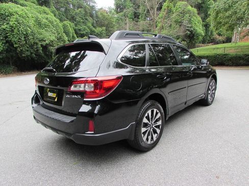 Used 2016 Subaru Outback 2.5i Limited AWD/4WD image 6
