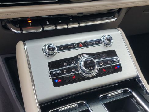 Certified 2023 Lincoln Aviator AWD w/ Premium Package image 18