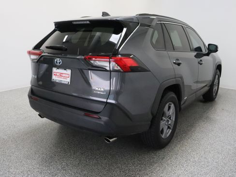 Used 2022 Toyota RAV4 XLE AWD/4WD image 7