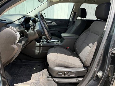 Used 2020 Chevrolet Traverse LT FWD image 11