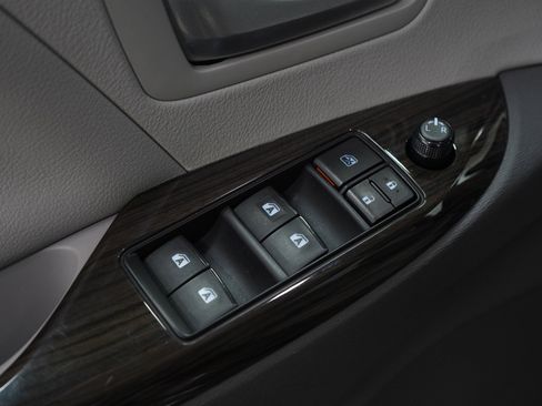 Used 2015 Toyota Sienna XLE image 23