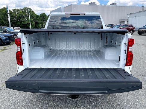 Used 2024 Chevrolet Silverado 1500 LT AWD/4WD image 31