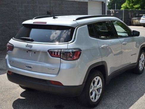 Used 2024 Jeep Compass Latitude AWD/4WD image 8