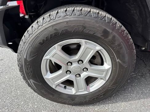 Used 2019 Jeep Wrangler Unlimited Sport S AWD/4WD image 24